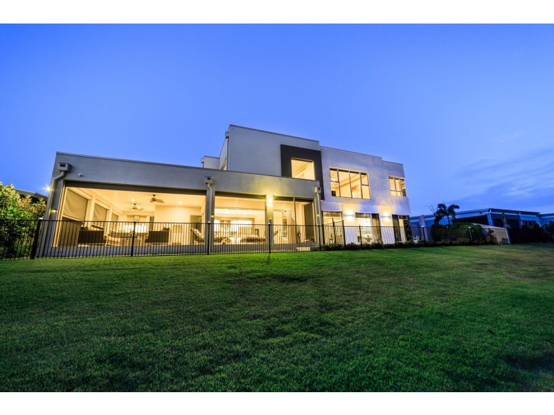 2252 Banksia Lakes Drive, Sanctuary Cove QLD 4212