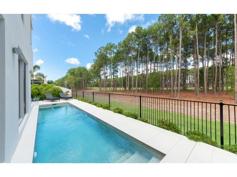 2252 Banksia Lakes Drive, Sanctuary Cove QLD 4212
