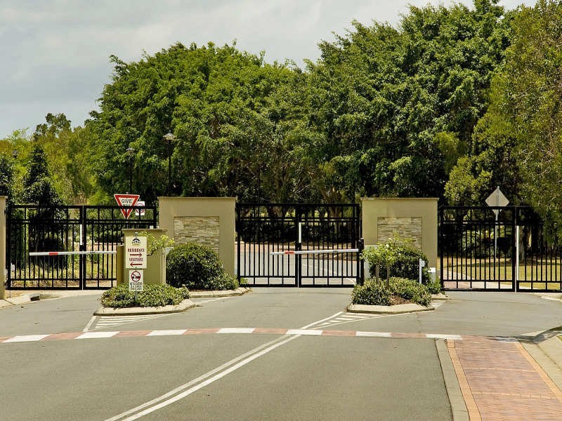 1674 Riverdale Drive, Hope Island QLD 4212