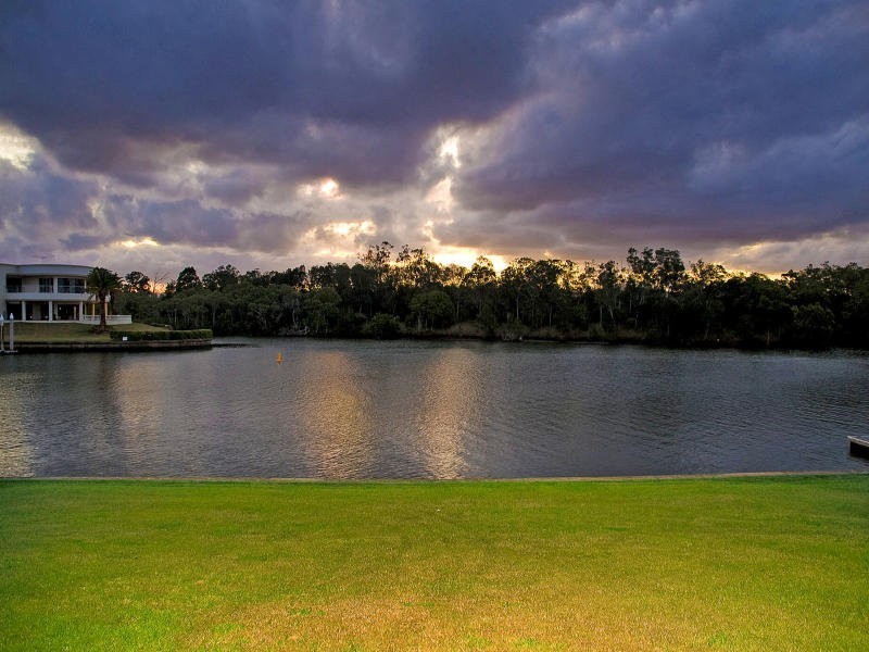 1674 Riverdale Drive, Hope Island QLD 4212