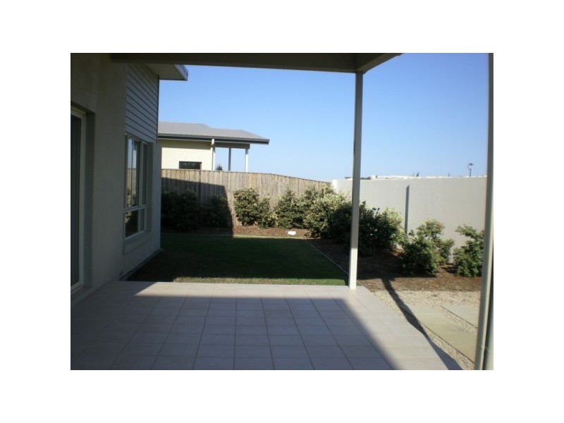 6 Galley Rd, Hope Island QLD 4212