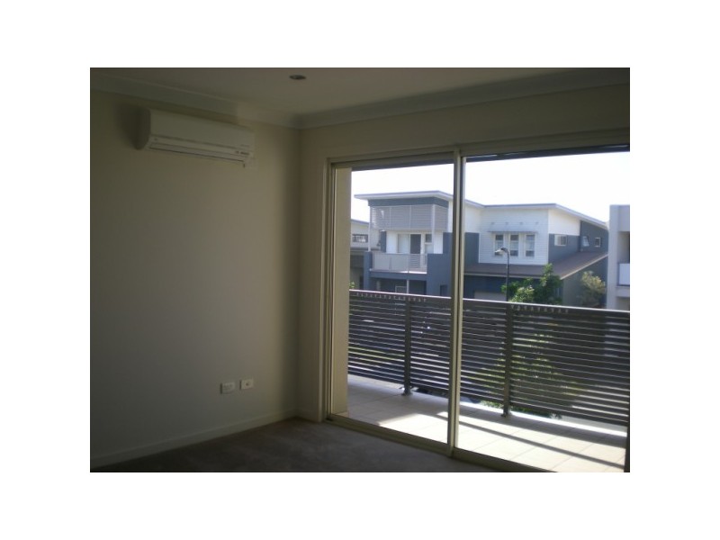 6 Galley Rd, Hope Island QLD 4212