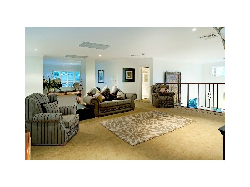 1050 Rosebank Way, Hope Island QLD 4212