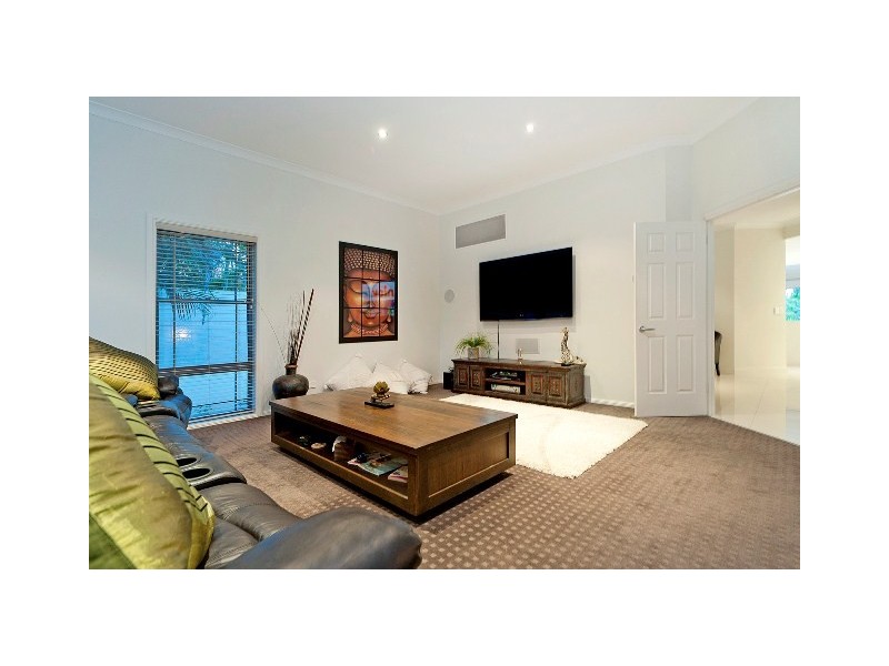 1050 Rosebank Way, Hope Island QLD 4212