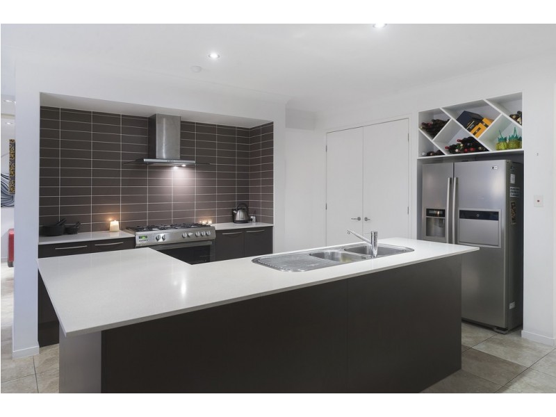 3016 Hillside Walk, Sanctuary Cove QLD 4212