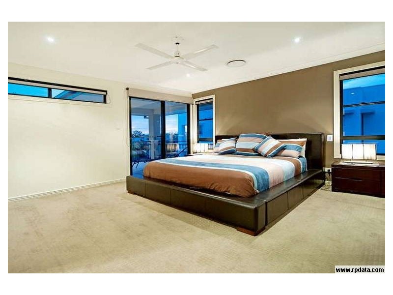 36 Ferrymans Court, Helensvale QLD 4212