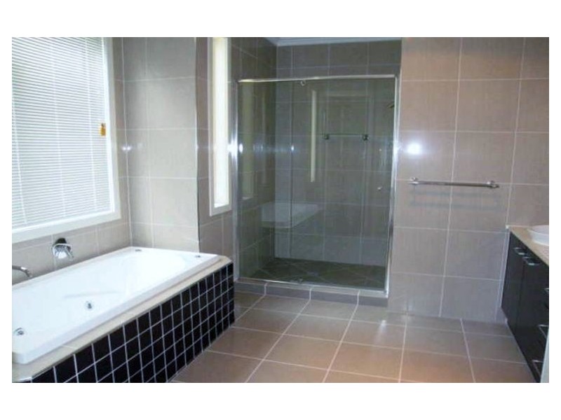 6122 Bolsena Cct, Hope Island QLD 4212