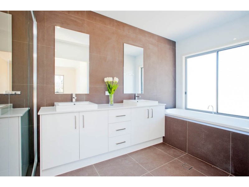 69 The Peninsula, Helensvale QLD 4212