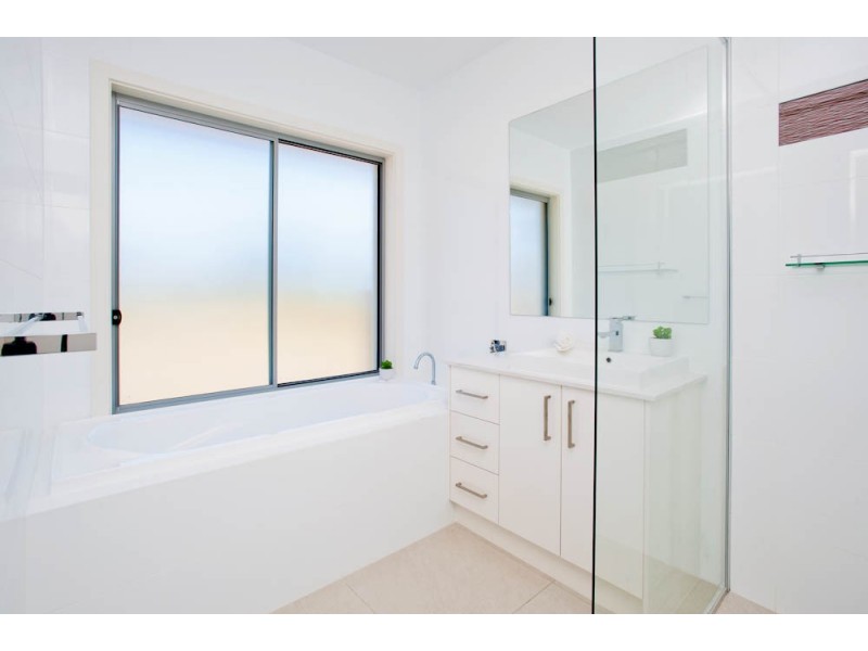 69 The Peninsula, Helensvale QLD 4212