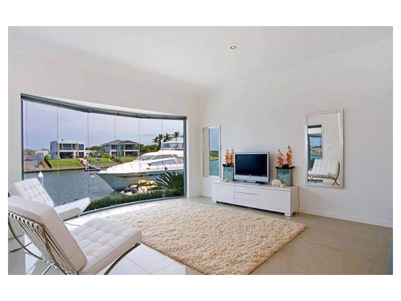 2637 Yanderra Close, Hope Island QLD 4212