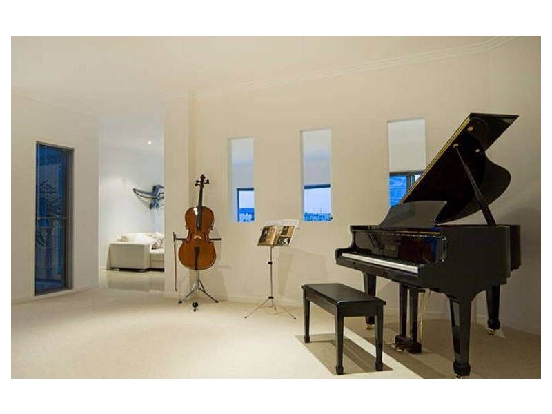 2637 Yanderra Close, Hope Island QLD 4212