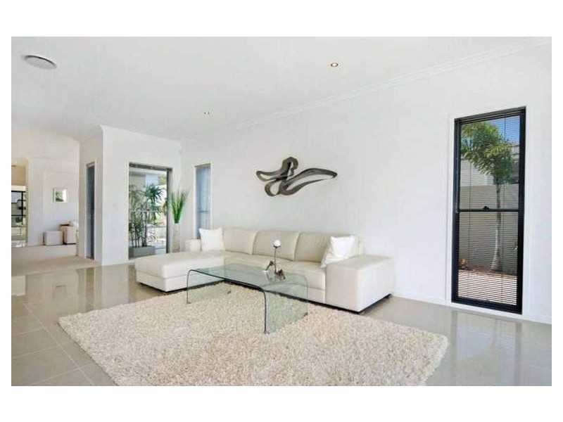 2637 Yanderra Close, Hope Island QLD 4212