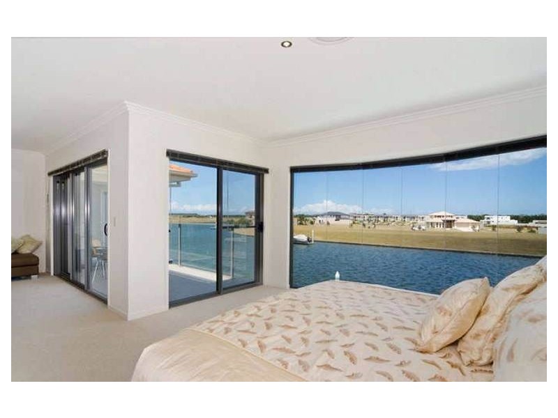 2637 Yanderra Close, Hope Island QLD 4212