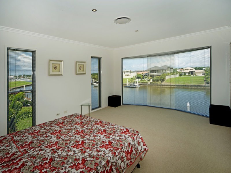 2637 Yanderra Close, Hope Island QLD 4212