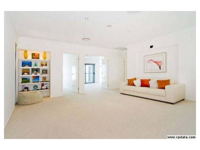 2637 Yanderra Close, Hope Island QLD 4212