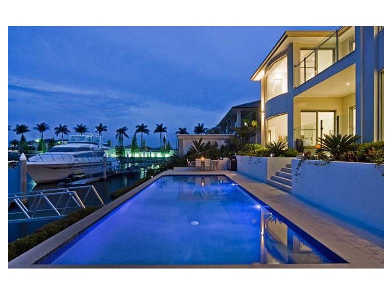 2637 Yanderra Close, Hope Island QLD 4212