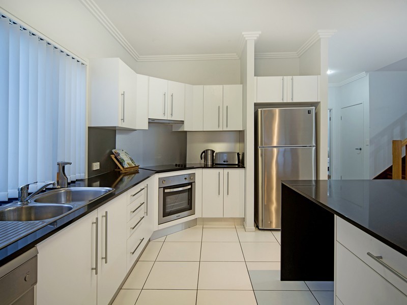 77/19 Santa Barbara Rd, Hope Island QLD 4212