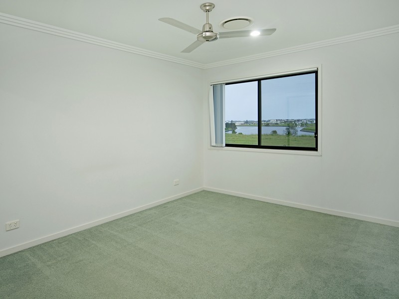 77/19 Santa Barbara Rd, Hope Island QLD 4212