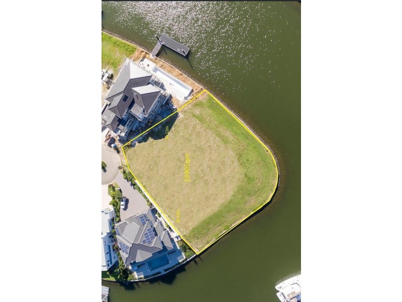 2215 Taromeo Court, Hope Island QLD 4212