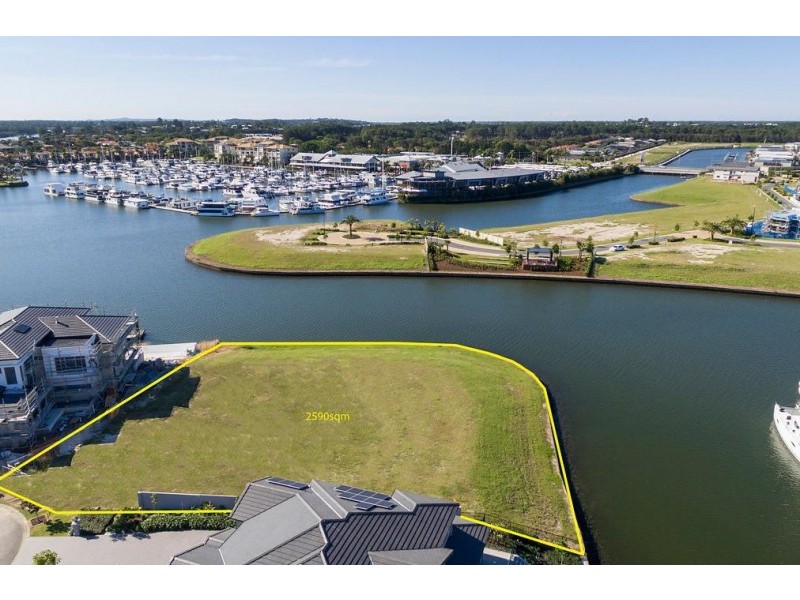 2215 Taromeo Court, Hope Island QLD 4212