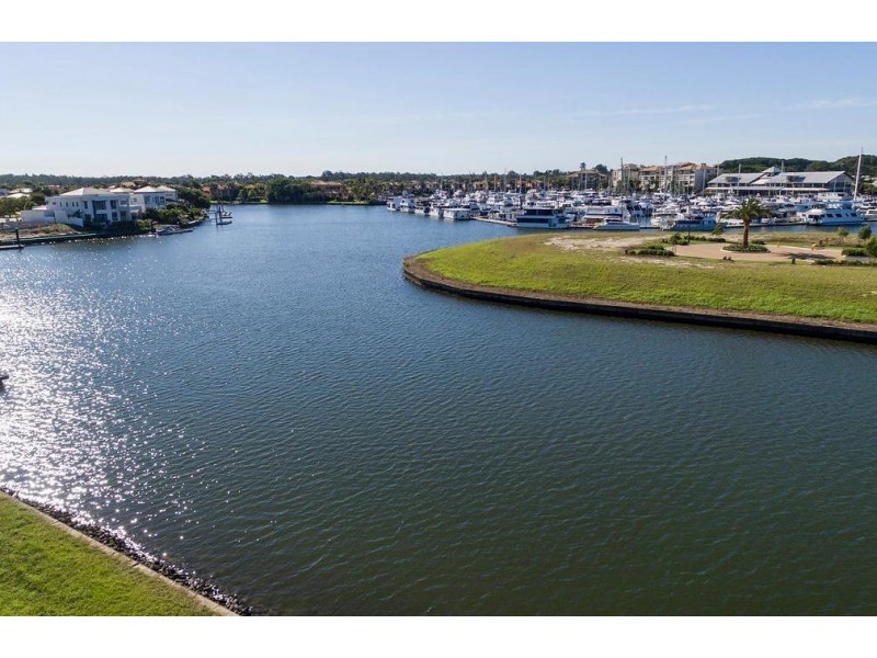 2215 Taromeo Court, Hope Island QLD 4212