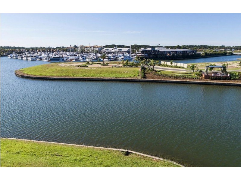 2215 Taromeo Court, Hope Island QLD 4212