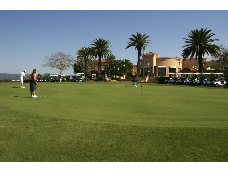 2215 Taromeo Court, Hope Island QLD 4212