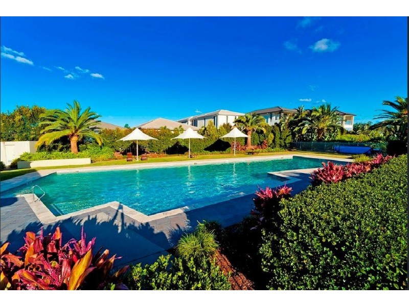 2215 Taromeo Court, Hope Island QLD 4212