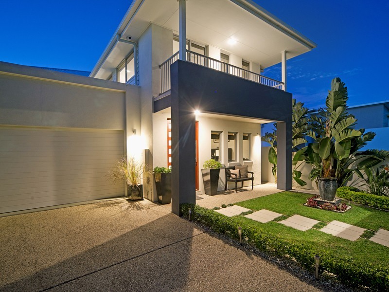 2 Onshore Place, Helensvale QLD 4212