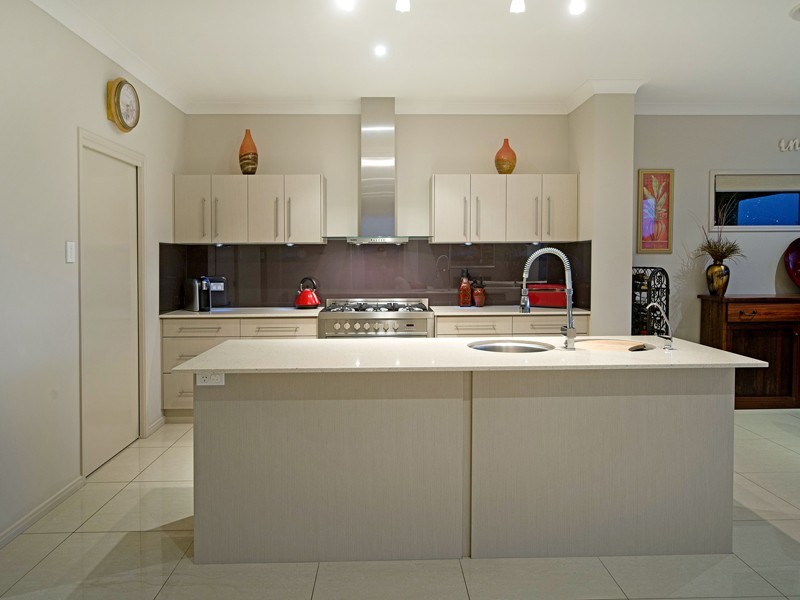 2 Onshore Place, Helensvale QLD 4212