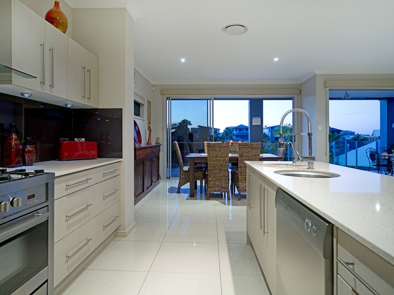 2 Onshore Place, Helensvale QLD 4212