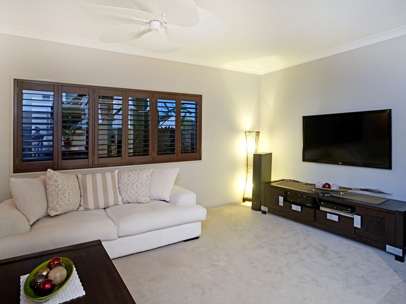 2 Onshore Place, Helensvale QLD 4212