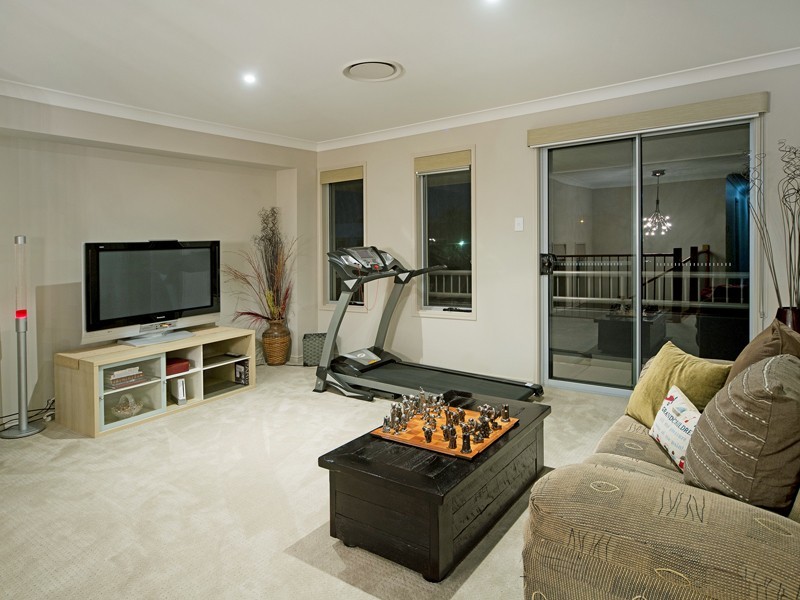 2 Onshore Place, Helensvale QLD 4212