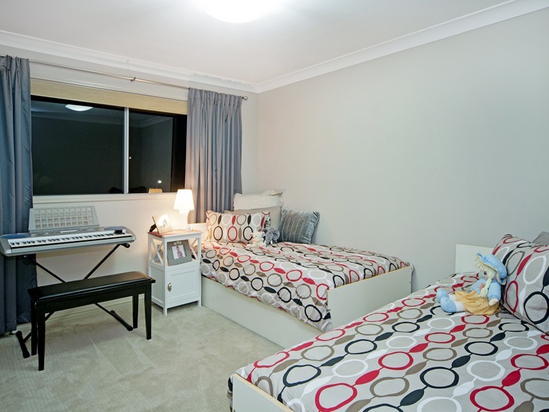 2 Onshore Place, Helensvale QLD 4212