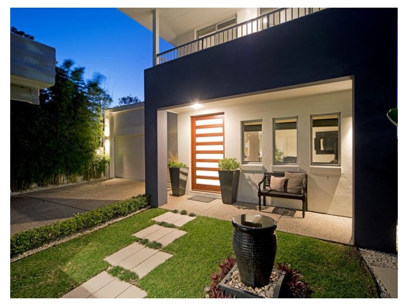 2 Onshore Place, Helensvale QLD 4212