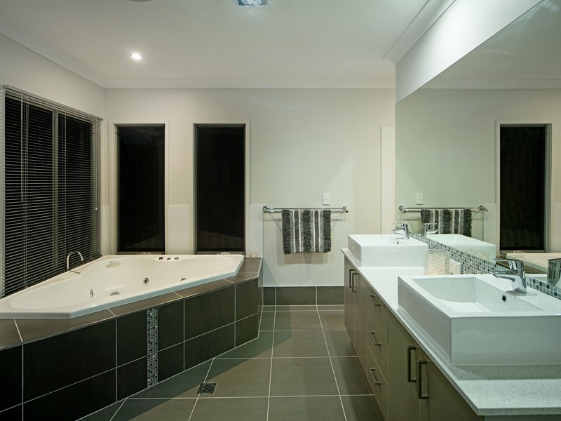 34 Rhodium Crescent, Hope Island QLD 4212