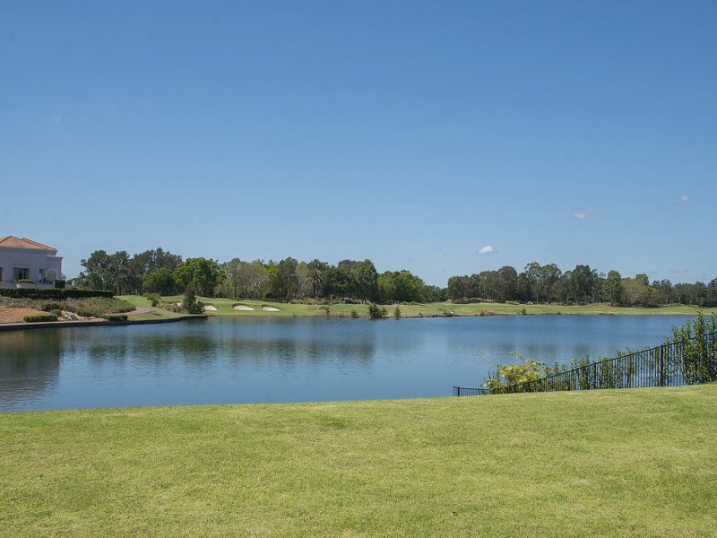 6182 Bolsena Circuit, Hope Island QLD 4212