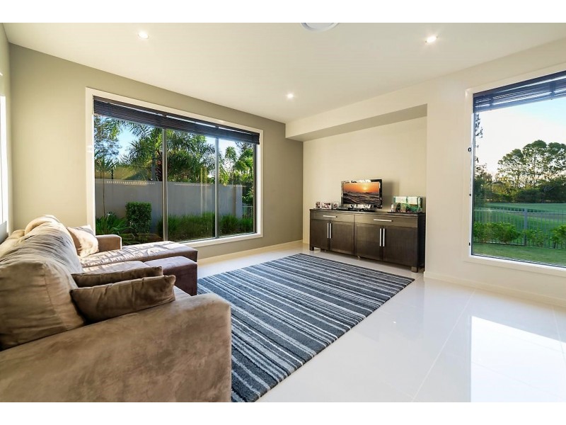 9105 Peter Senior Drive, Hope Island QLD 4212