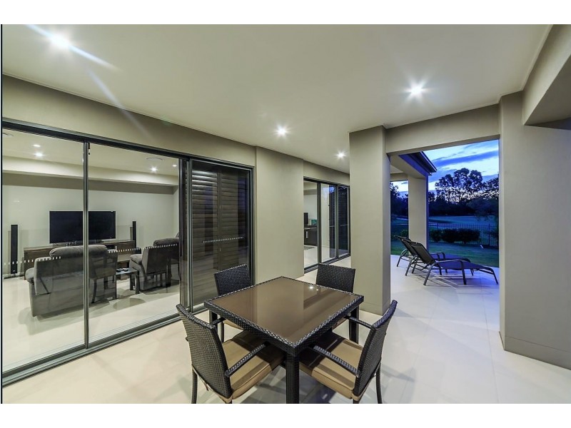 9105 Peter Senior Drive, Hope Island QLD 4212