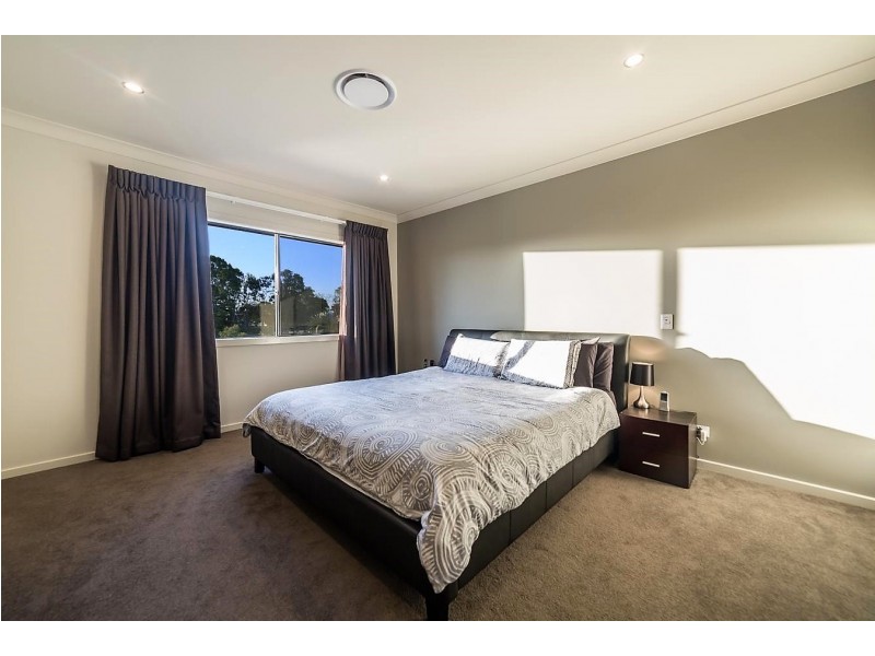 9105 Peter Senior Drive, Hope Island QLD 4212