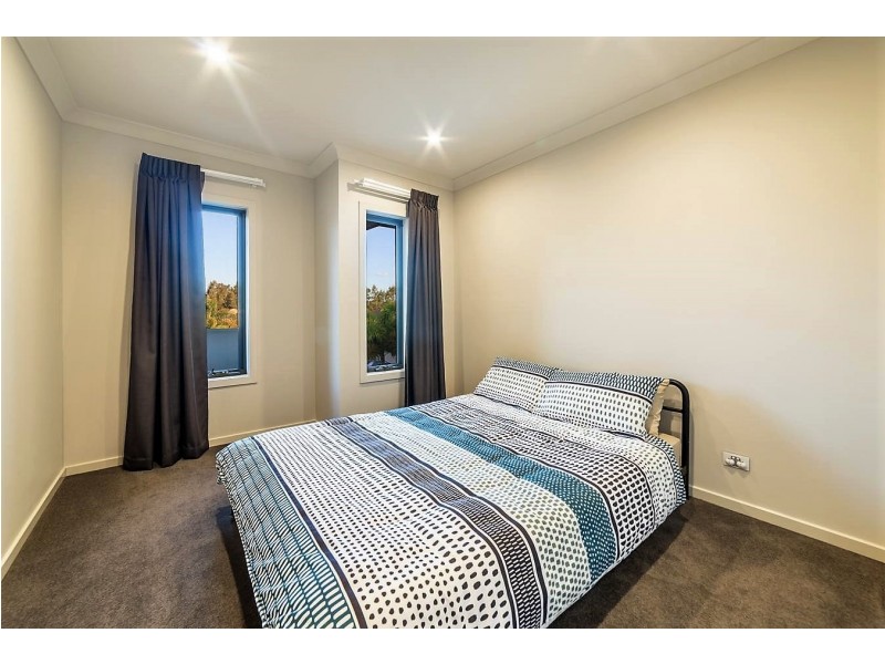 9105 Peter Senior Drive, Hope Island QLD 4212