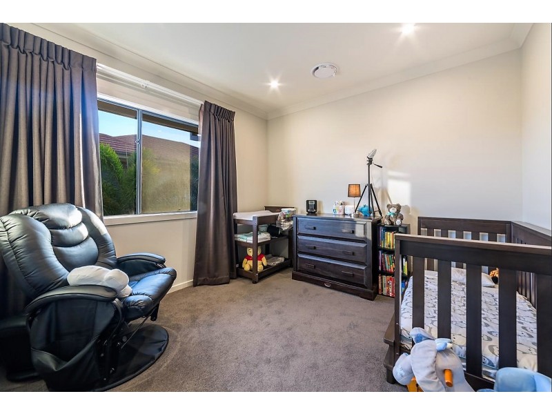 9105 Peter Senior Drive, Hope Island QLD 4212