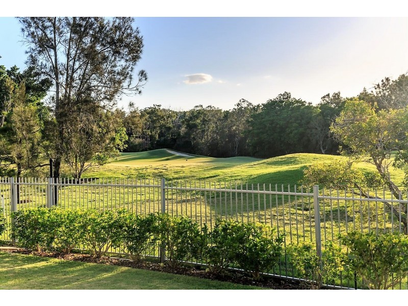9105 Peter Senior Drive, Hope Island QLD 4212