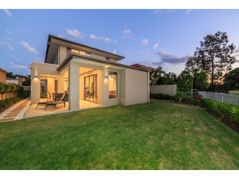 9105 Peter Senior Drive, Hope Island QLD 4212