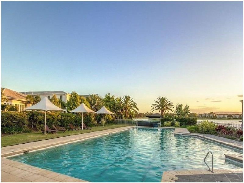 9105 Peter Senior Drive, Hope Island QLD 4212