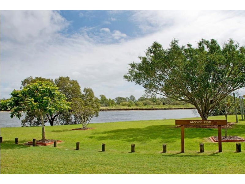 9105 Peter Senior Drive, Hope Island QLD 4212