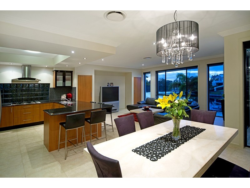 26 Ferrymans Court, Helensvale QLD 4212