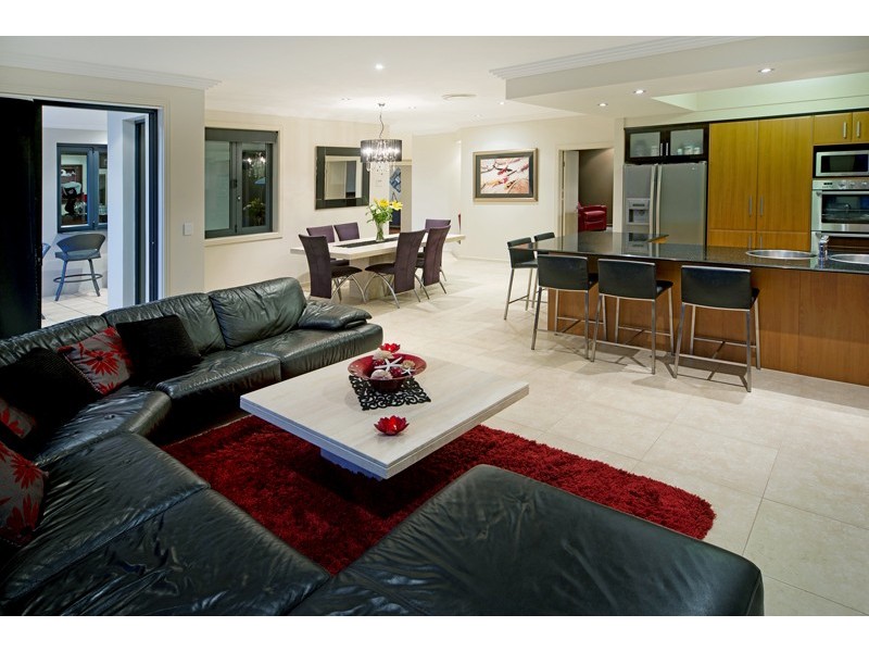 26 Ferrymans Court, Helensvale QLD 4212