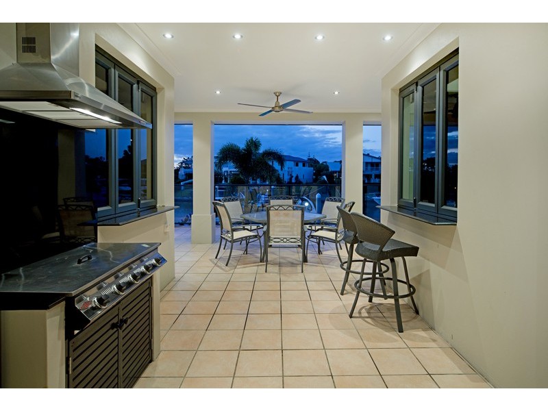 26 Ferrymans Court, Helensvale QLD 4212