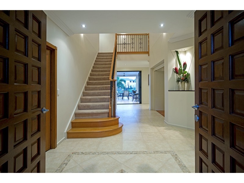 26 Ferrymans Court, Helensvale QLD 4212